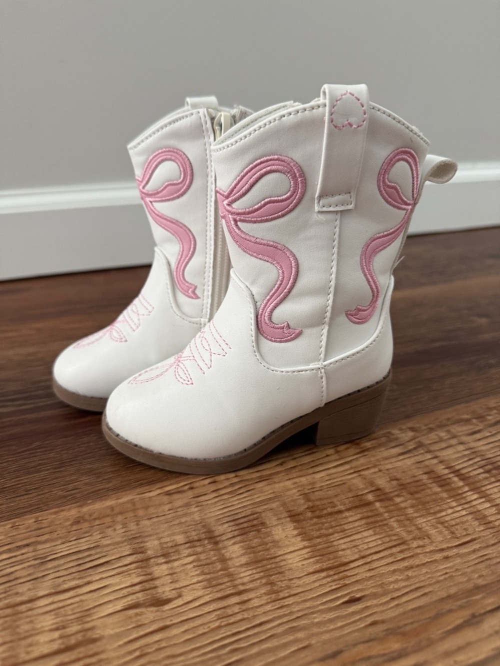 Toddler Girls White and Pink Bow Faux Leather Cowboy Boots - size 5
